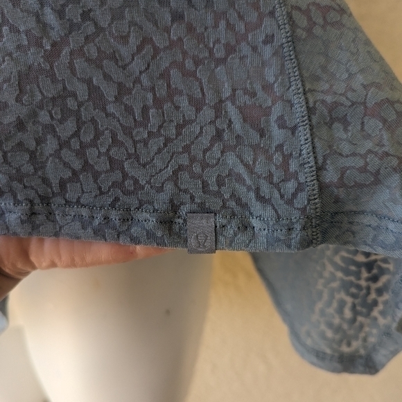 Lululemon Loop Around Tee Size 12 Blue Fog - Picture 6 of 6
